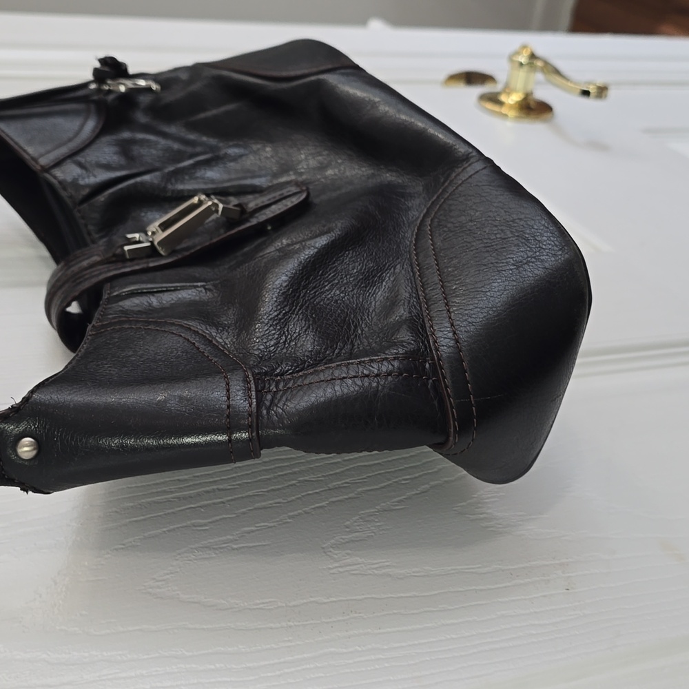 Etienne Aigner Pebbled Leather Shoulder Handbag Black Zip Charm - Picture 6 of 17